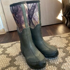 SHE Outdoor Camo Utility Waterproof Rubber Boots for Ladies size 7